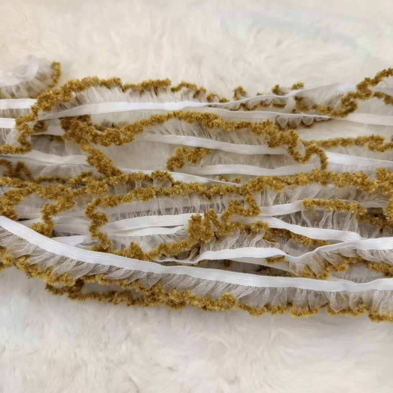 M5卡其色毛绒边木耳边