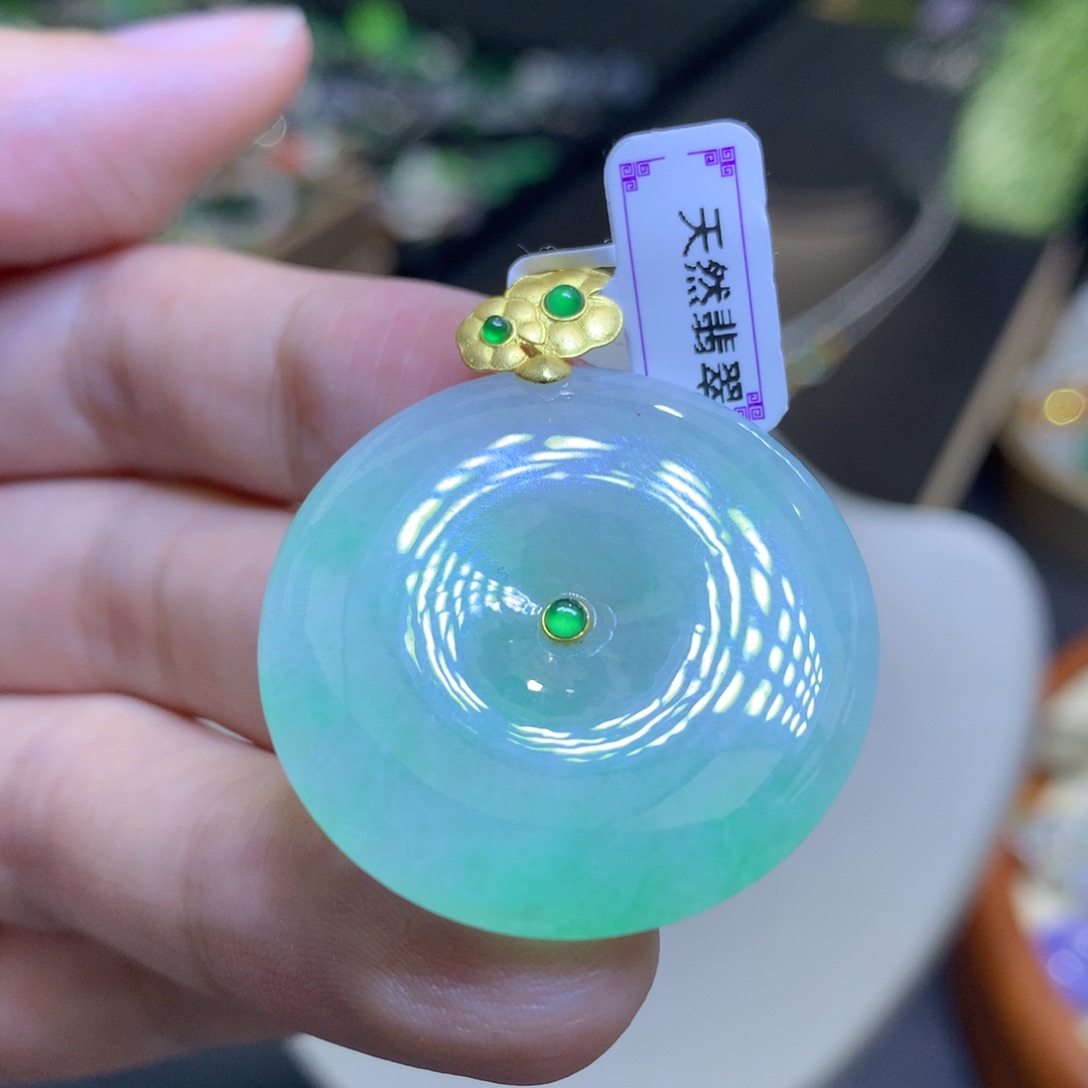 颈饰18K金镶嵌翡翠