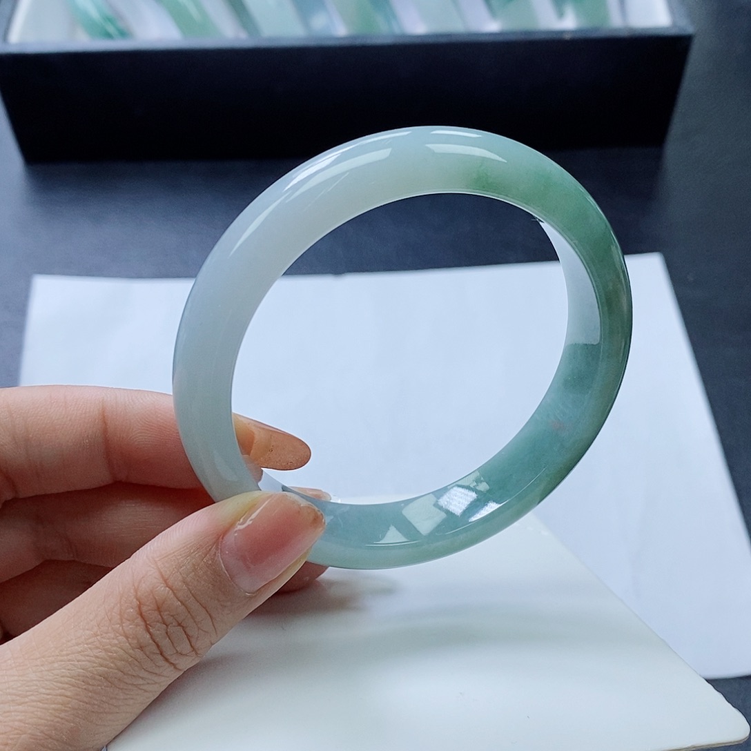 翡翠手镯未镶嵌59.7圈口