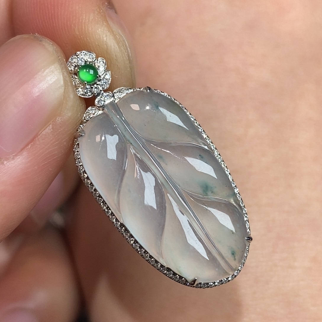 翡翠吊坠(不含链)18K金镶嵌叶子