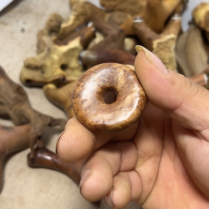 用***0木雕等艺术品的制作与制作