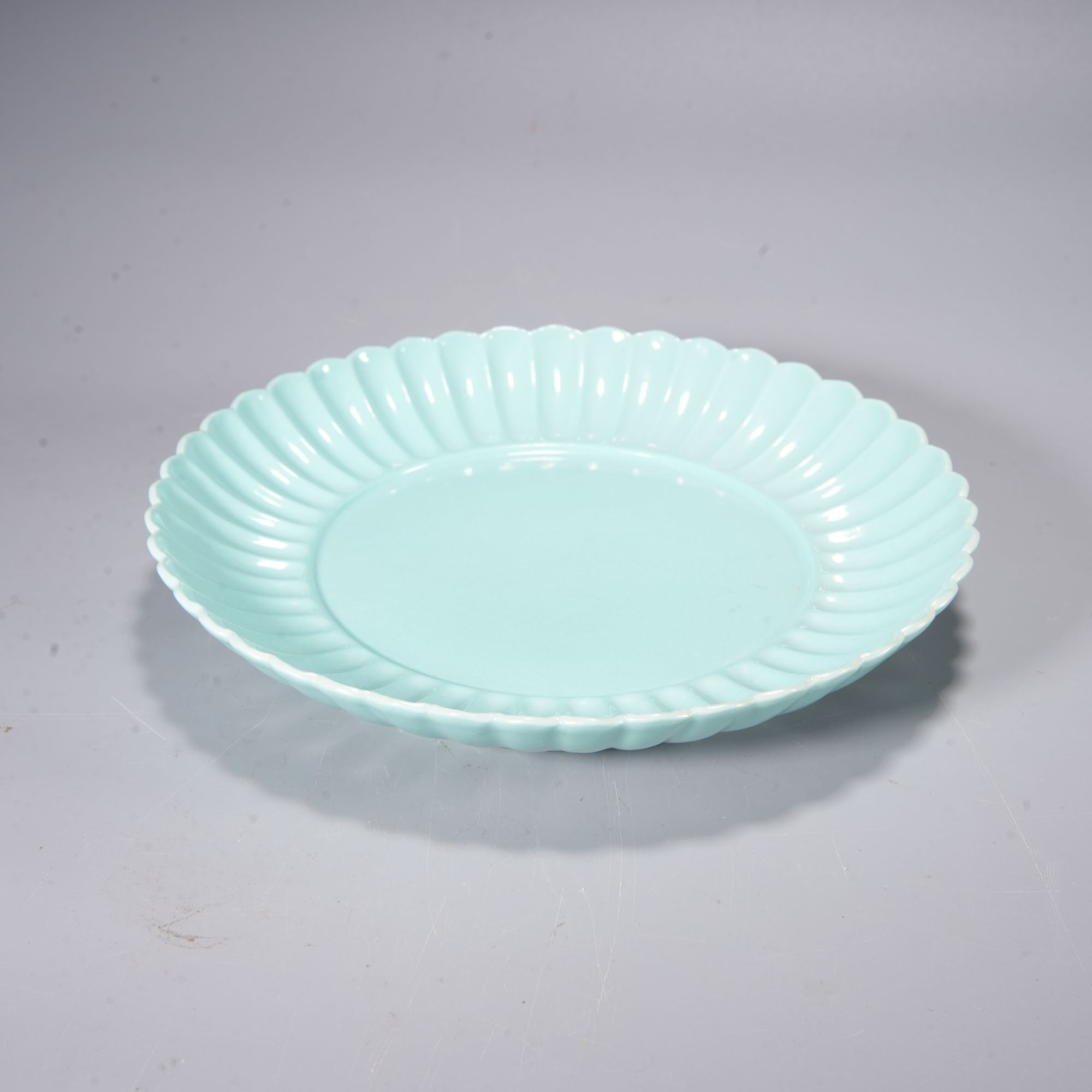 wk10/清代 松石绿釉菊瓣纹盘（官）【华豫之门甄选】