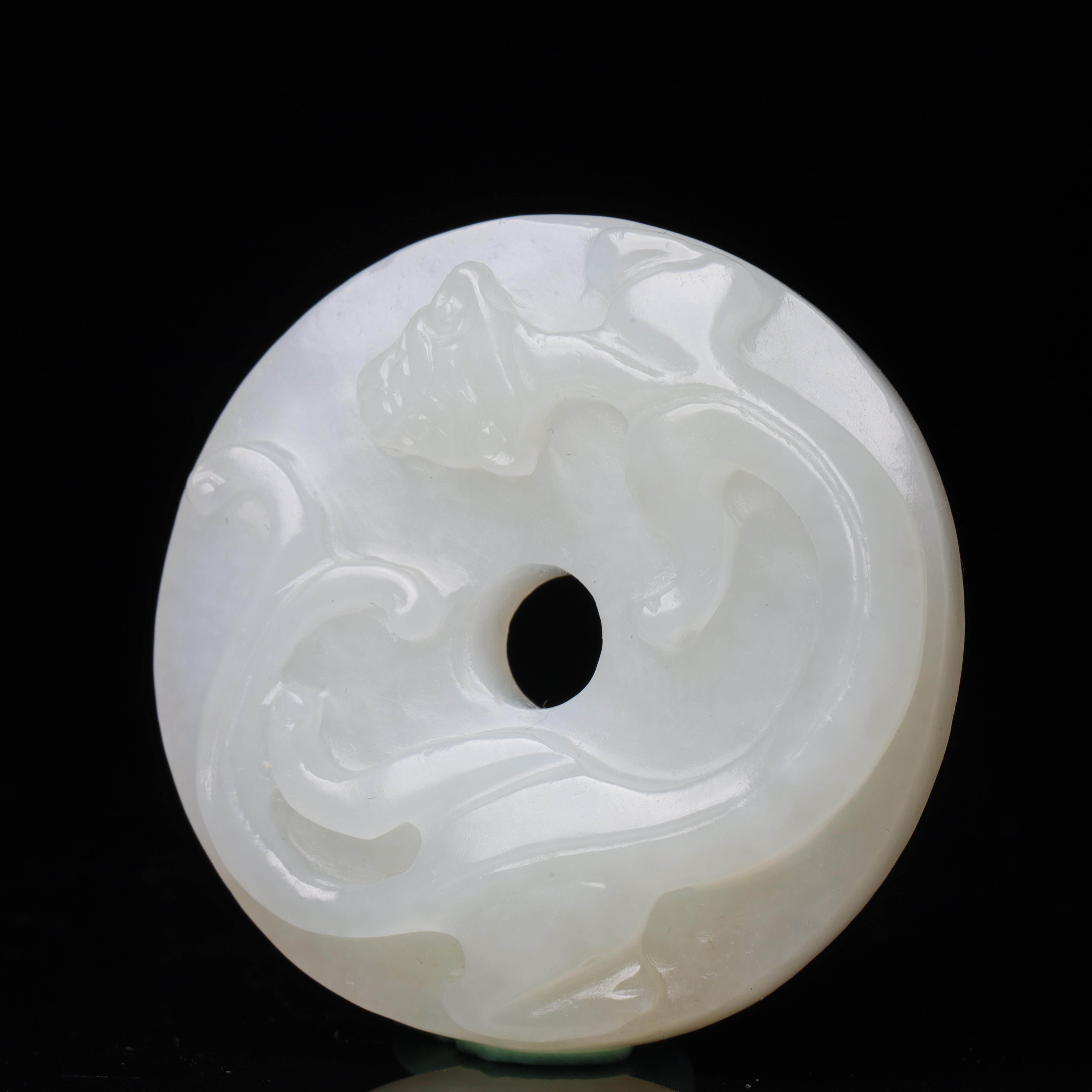 明代和田玉龙纹壁