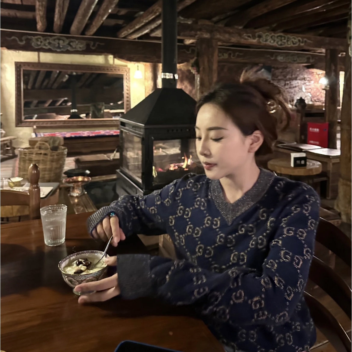 99新 GUCCI/古驰  yd0109 满印老花v领毛衣 m码 99新