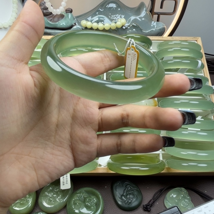 聆****岫玉未镶嵌手镯岫玉手镯