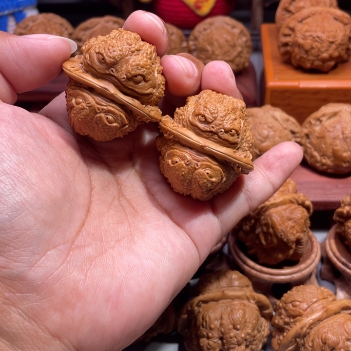 合*蛤蟆头雕刻的金蟾