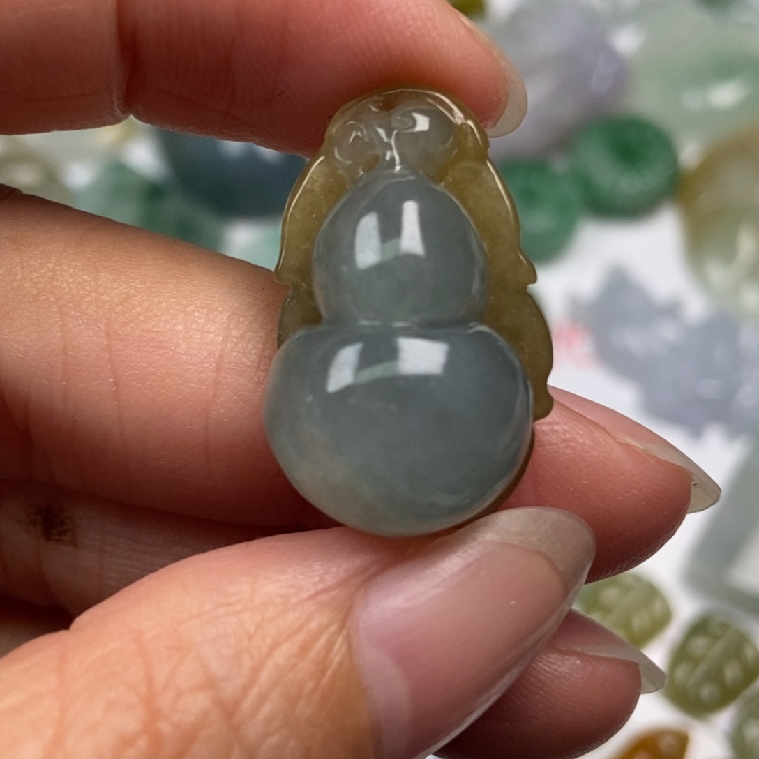 L***蓝翡翠未镶嵌颈饰翡翠