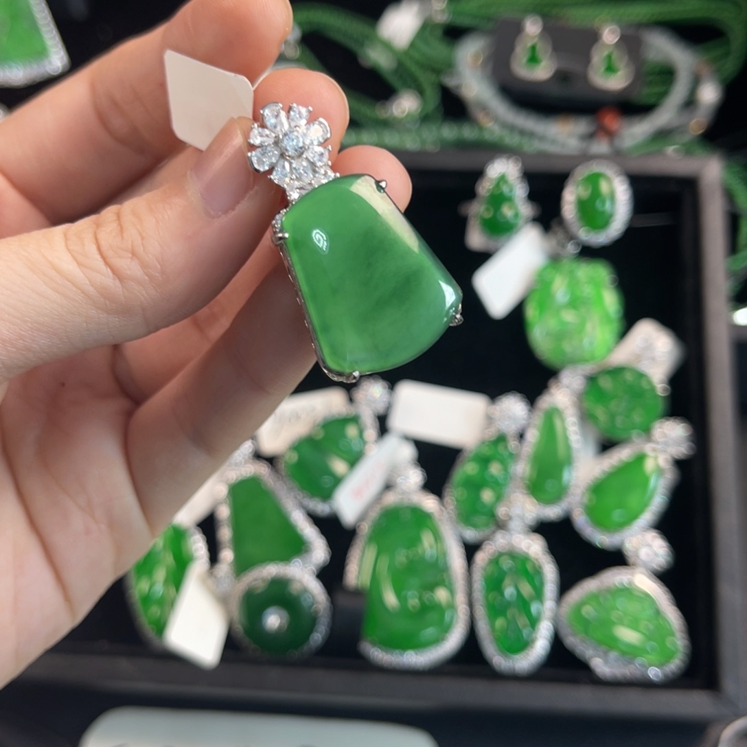 翡翠银S925镶嵌戒指无事牌吊坠