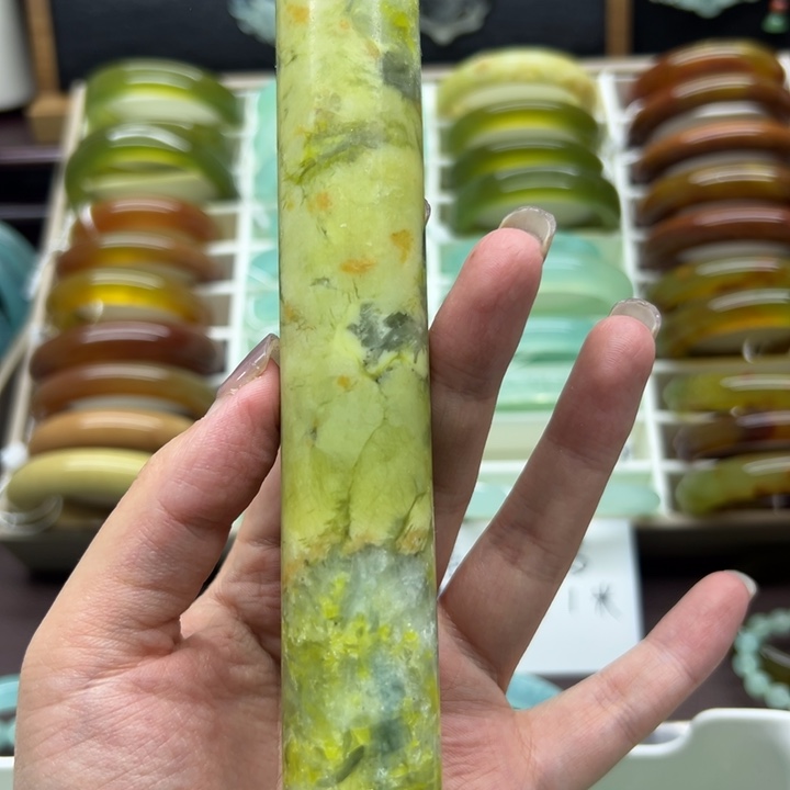 蛇纹石玉未镶嵌手镯