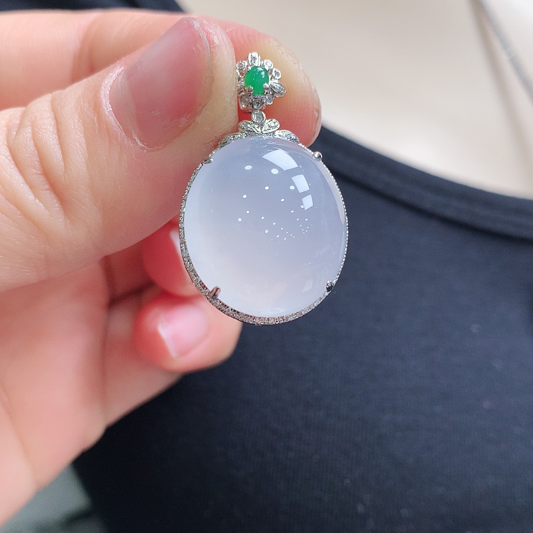 翡翠颈饰18K金镶嵌蛋面