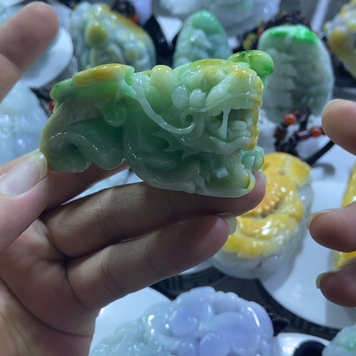 翡翠未镶嵌挂件貔貅