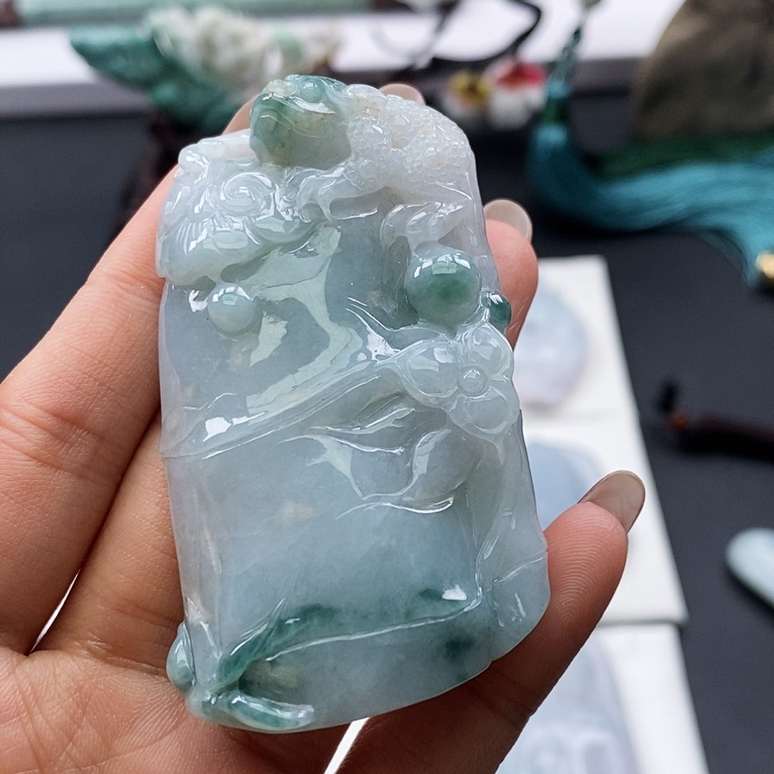 翡翠颈饰未镶嵌涅**生翡翠