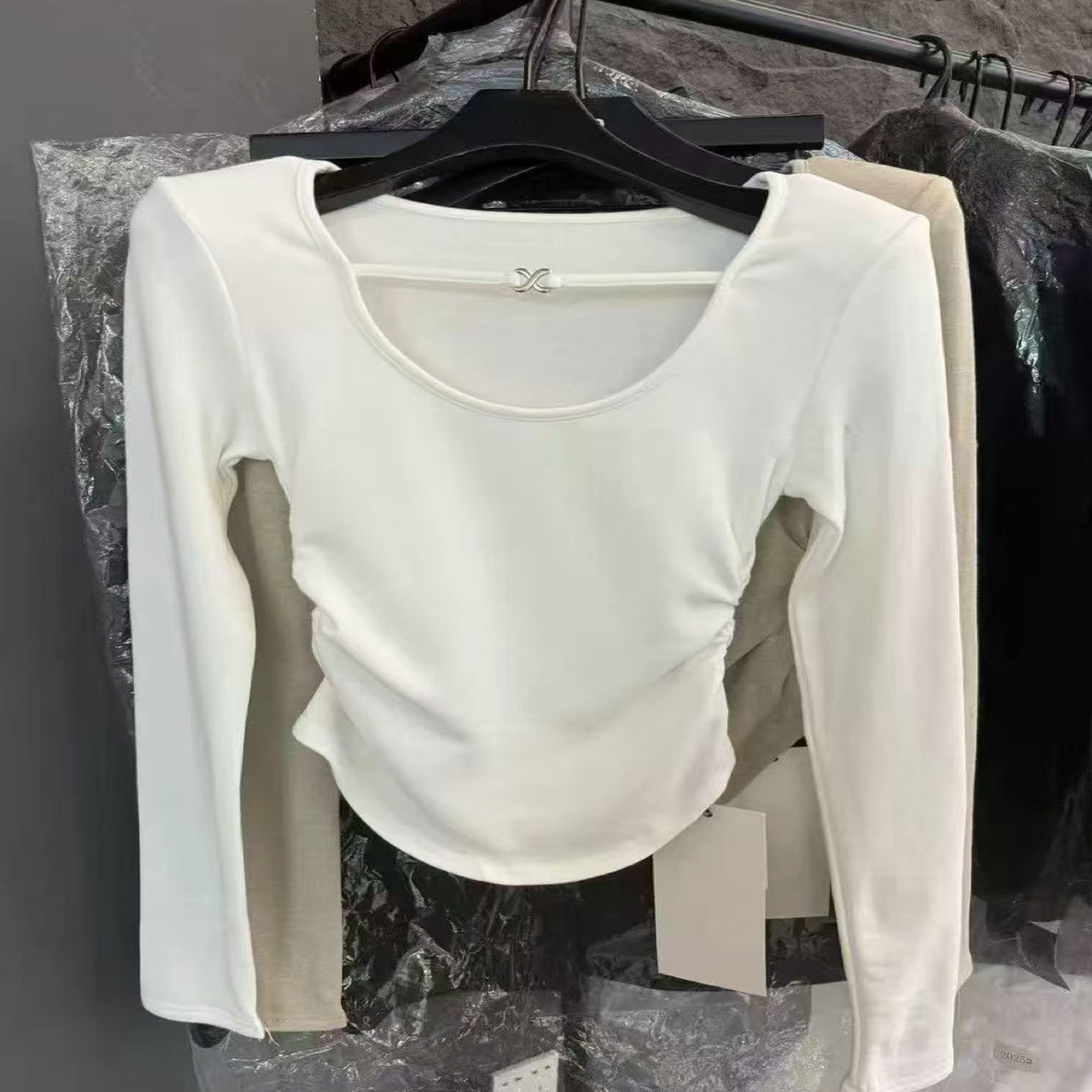 U领磨毛长袖t恤女时尚洋气修身上衣打底衫2025秋冬季系新款韩版