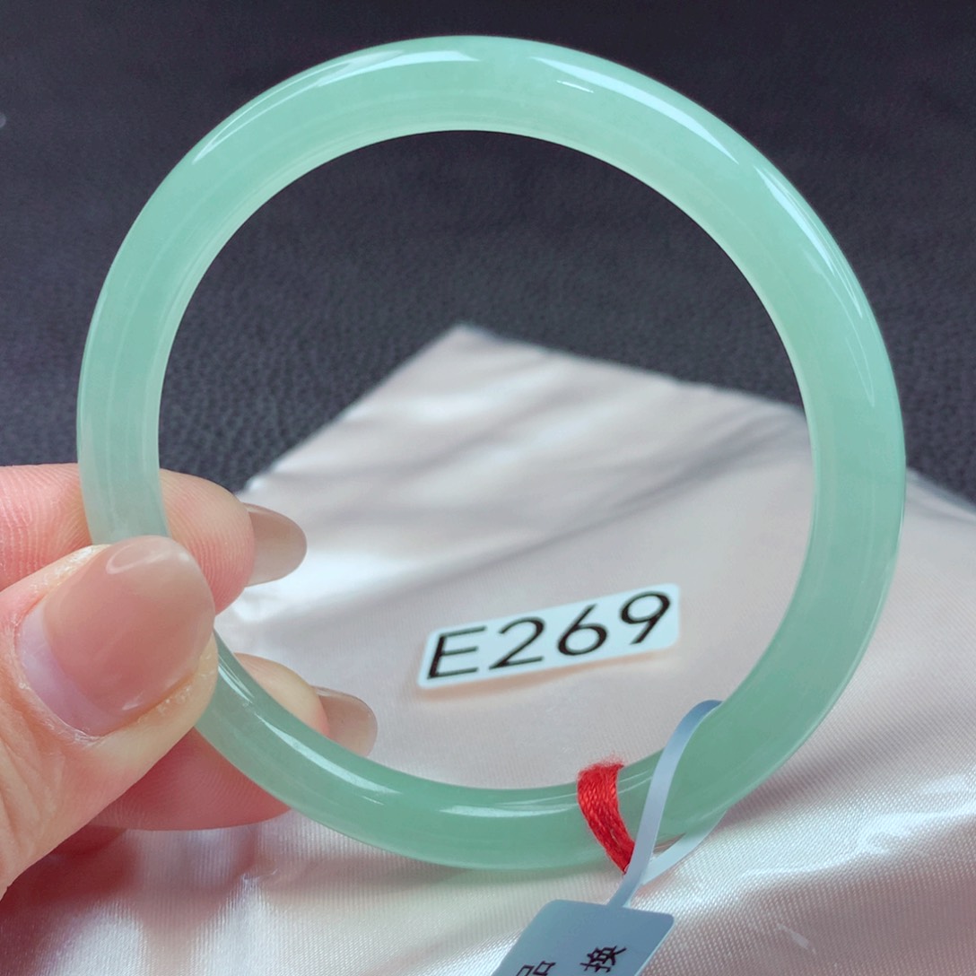 翡翠手镯未镶嵌手镯88