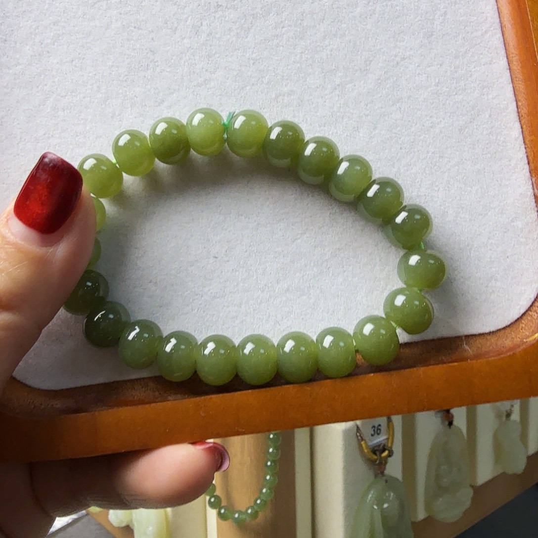 不***忙和田玉未镶嵌颈饰