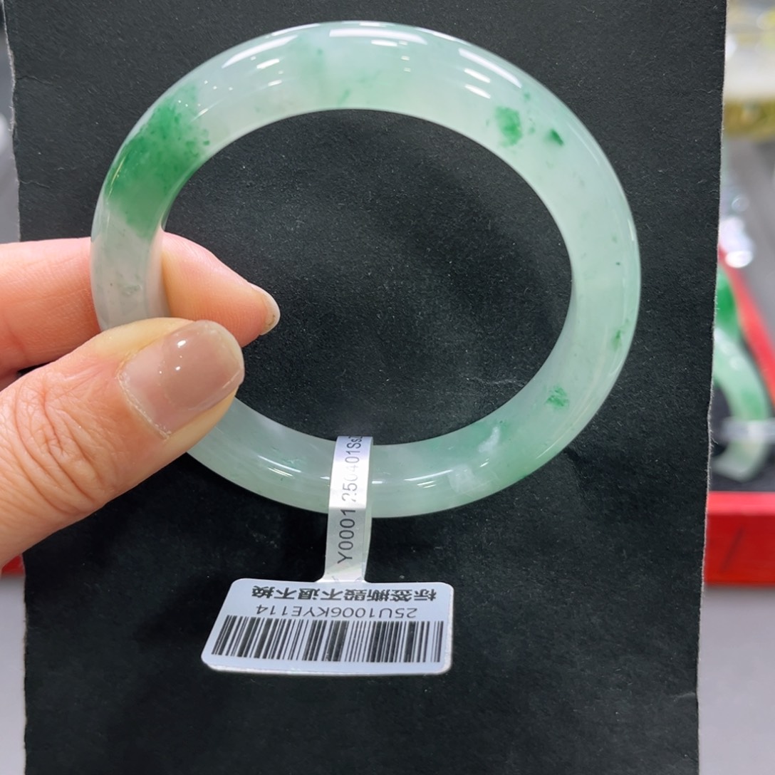 恆***爷石英质玉（非洲翠）未镶嵌手镯➕小玥56