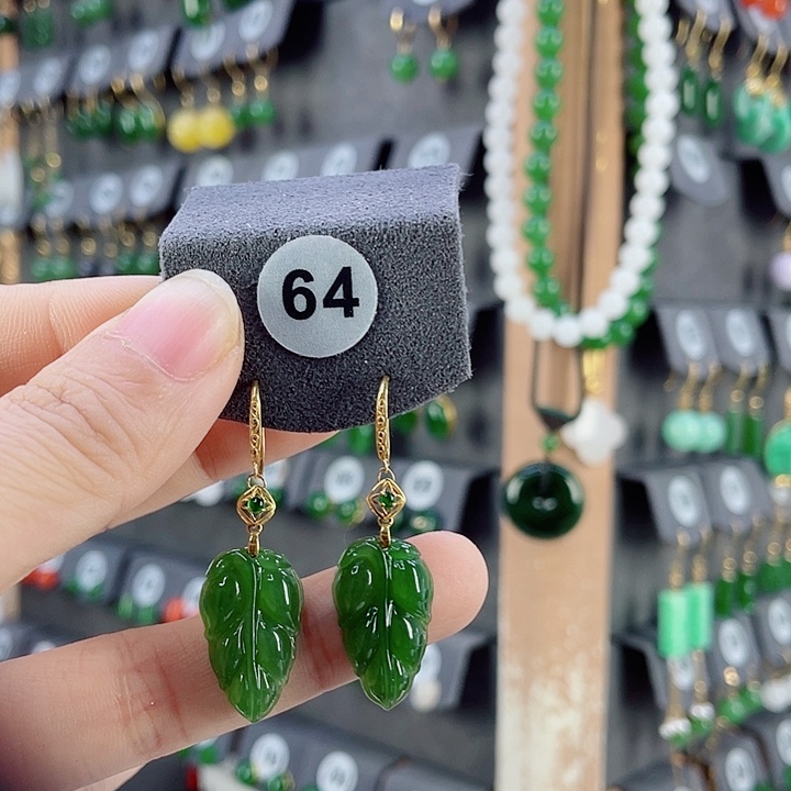 18K金镶嵌和田玉耳饰