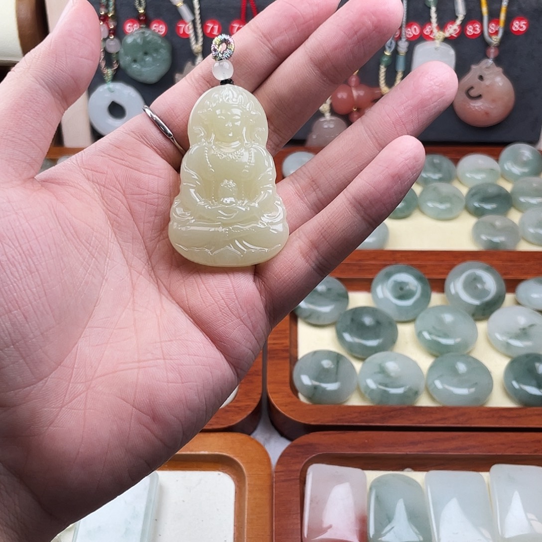 石英质玉未镶嵌颈饰