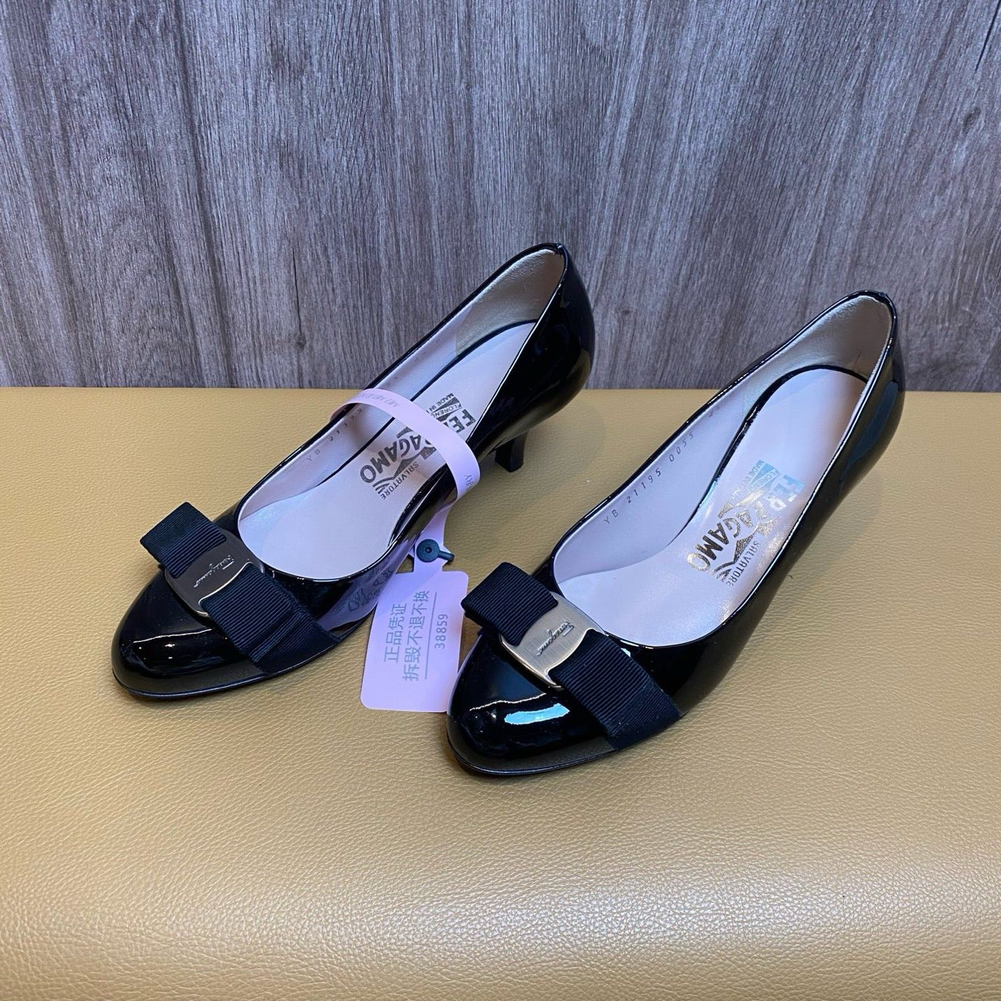 未使用 FERRAGAMO/菲拉格慕 Ferragamo蝴蝶结高跟鞋/34.5码/38859