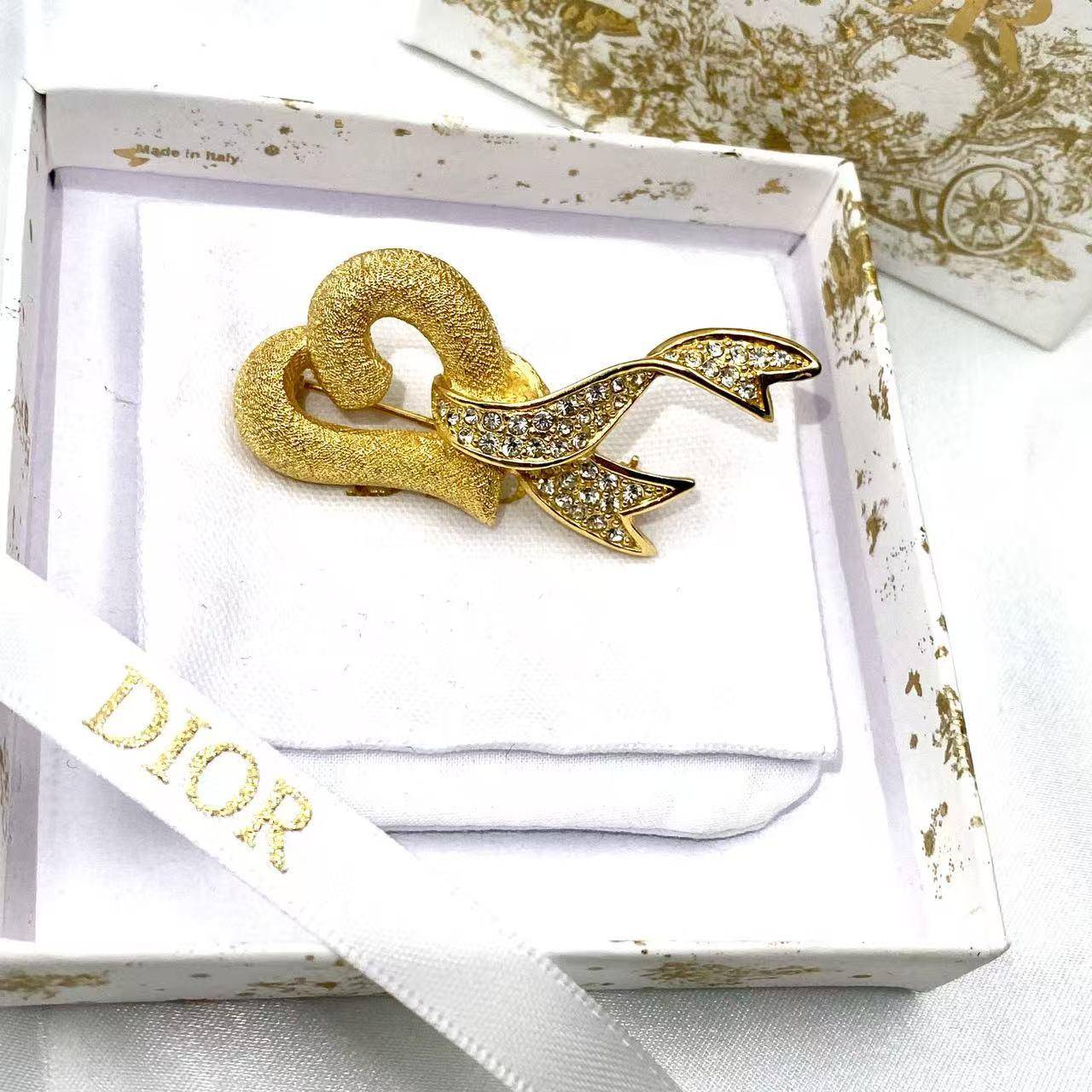 胖虎佳佳/迪奥/95新/公价0/饰品/胸针/31B2509090221