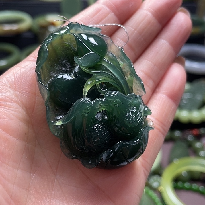 蛇纹石玉未镶嵌颈饰