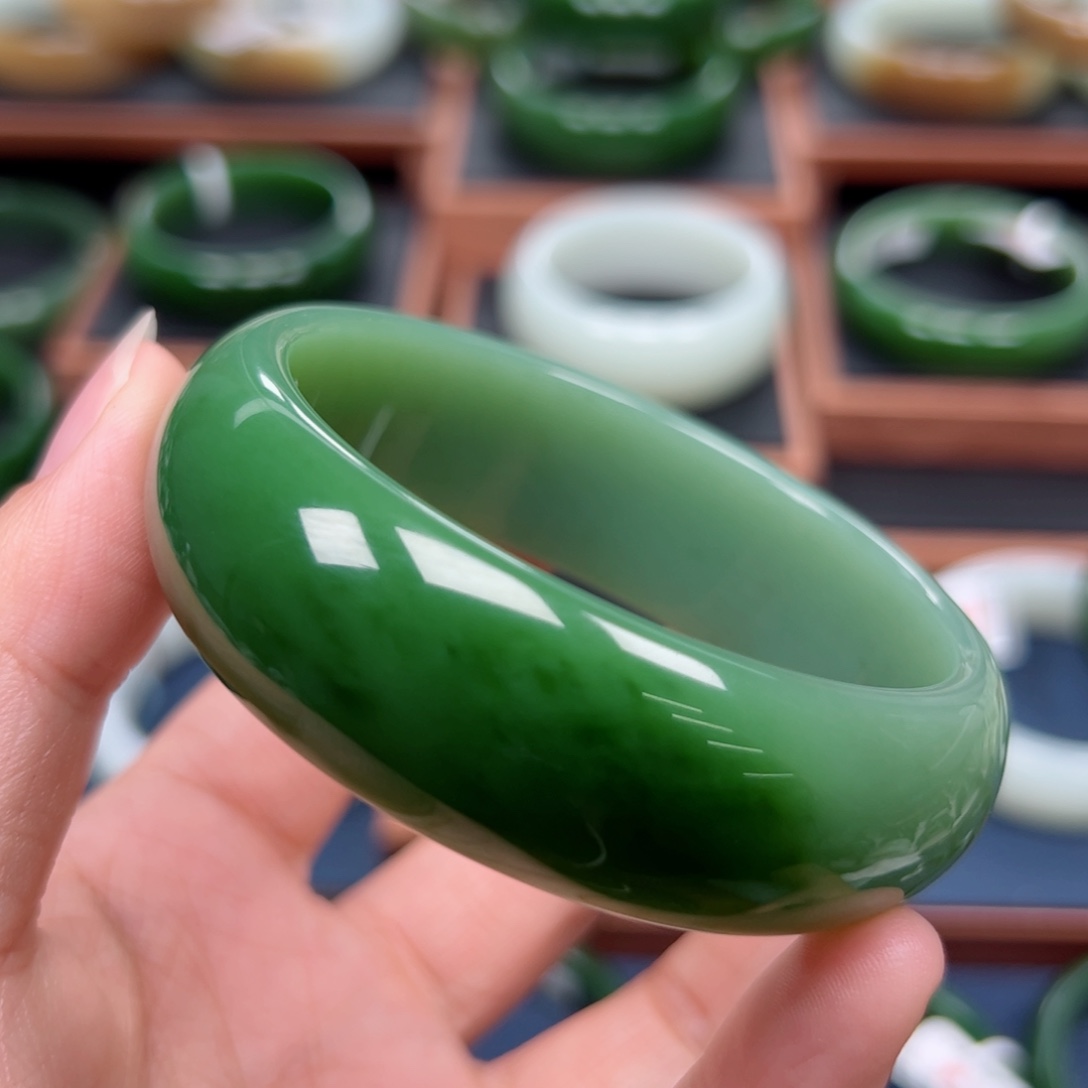 未镶嵌手镯和田玉（碧玉）