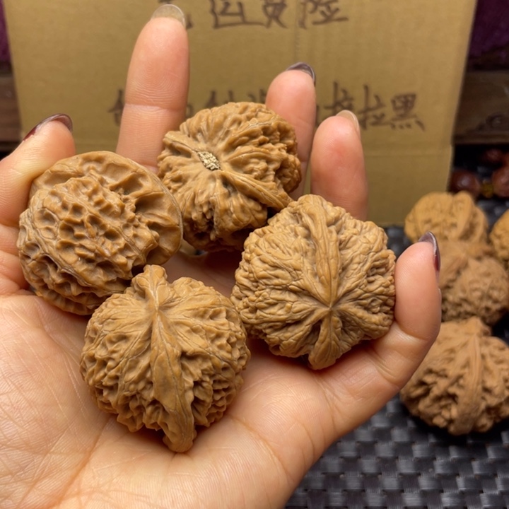 2***1文玩核桃吊坠粗筋宫灯不退不换