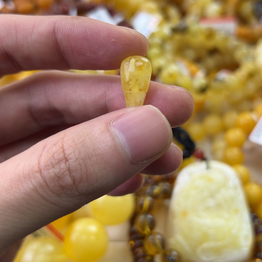 琥珀珠宝奇石未镶嵌