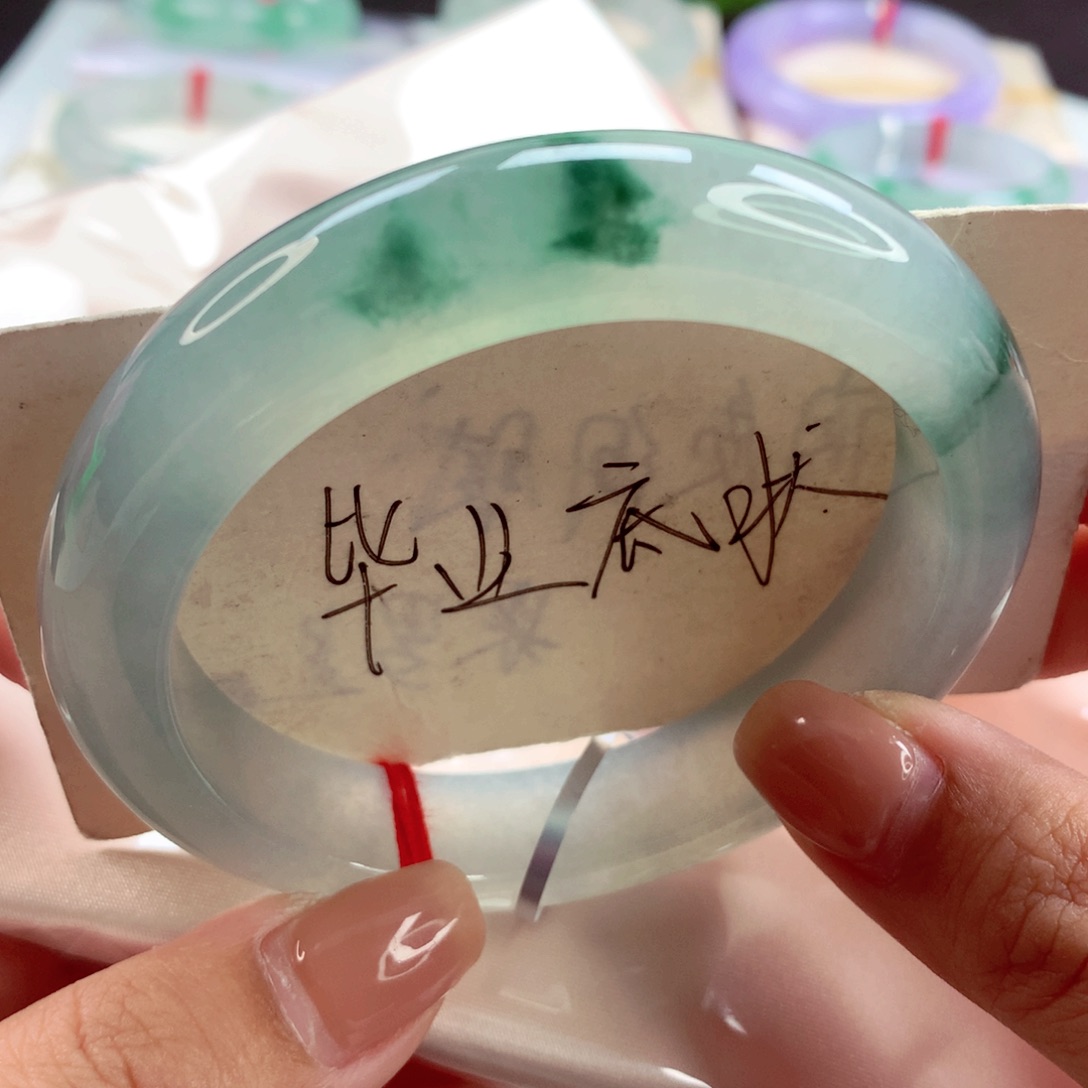 翡翠手镯未镶嵌师妹