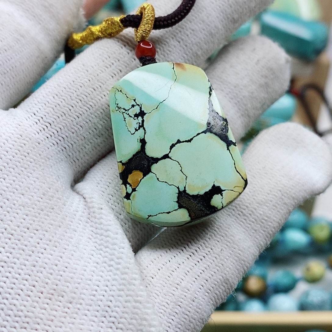 绿松石颈饰未镶嵌