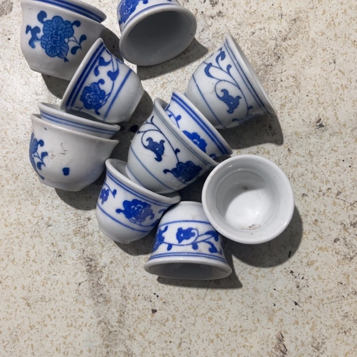 玻璃余****十二个小酒杯