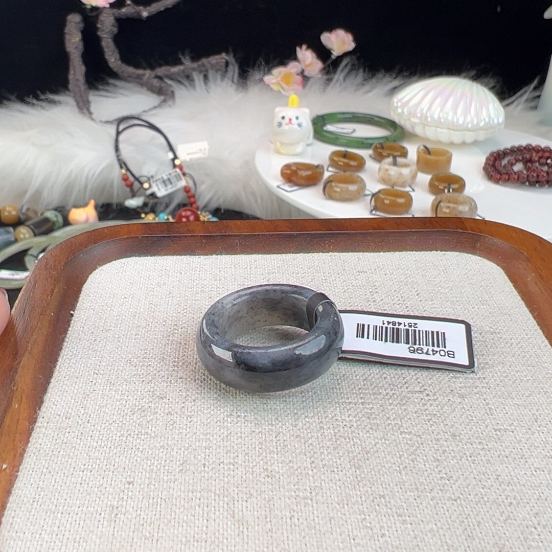 和田玉未镶嵌戒指w19黑底点墨轮胎16.5不退换