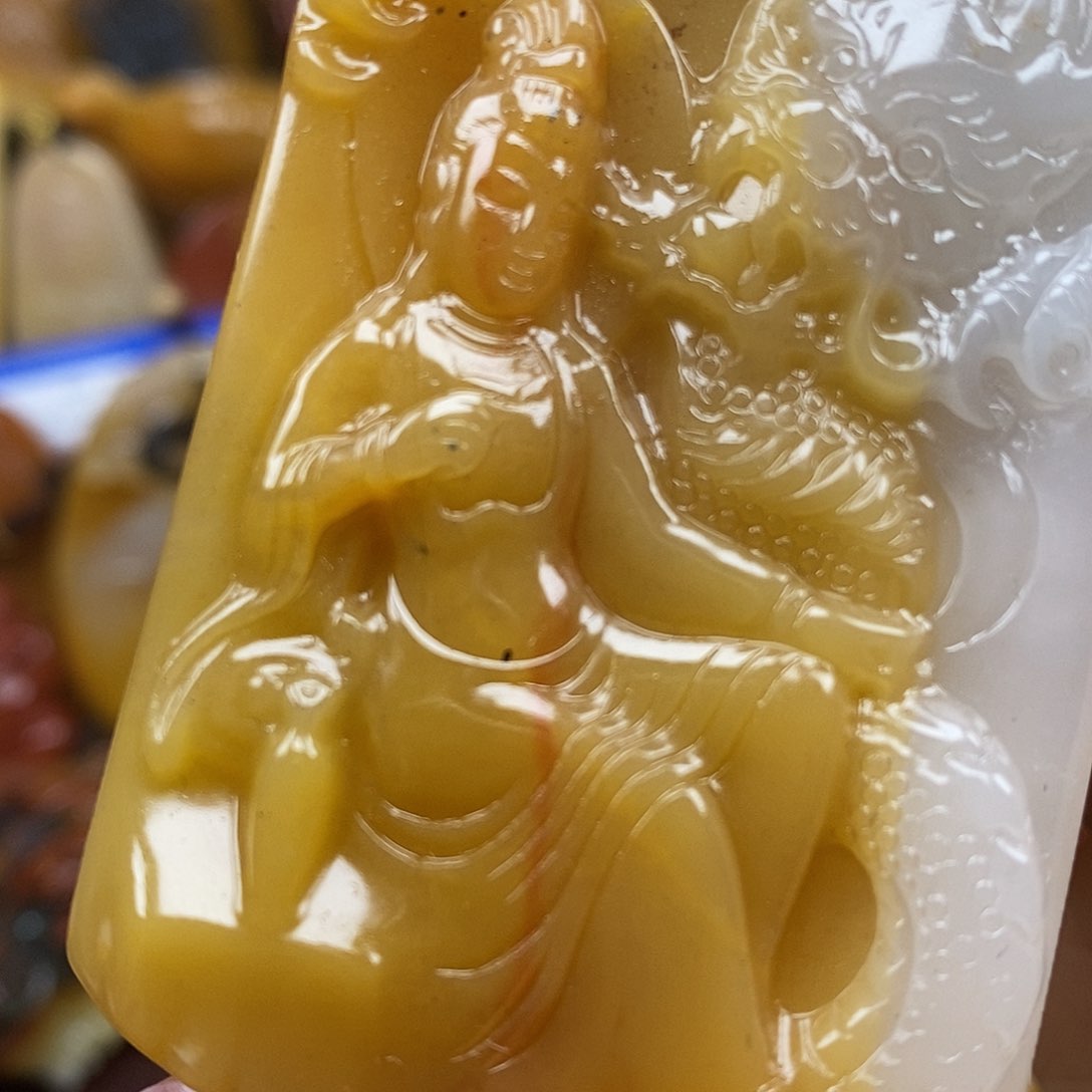 石英质玉（黄龙玉）颈饰未镶嵌