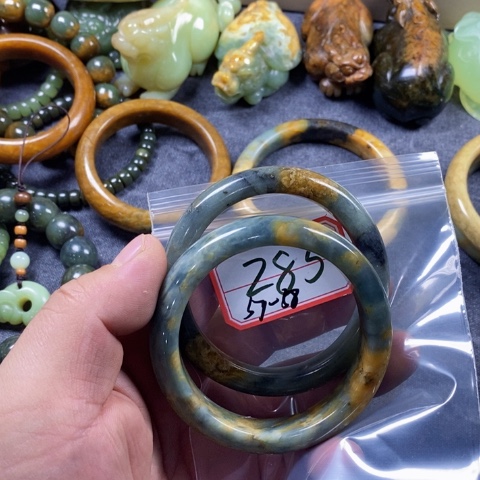 未镶嵌蛇纹石玉手链