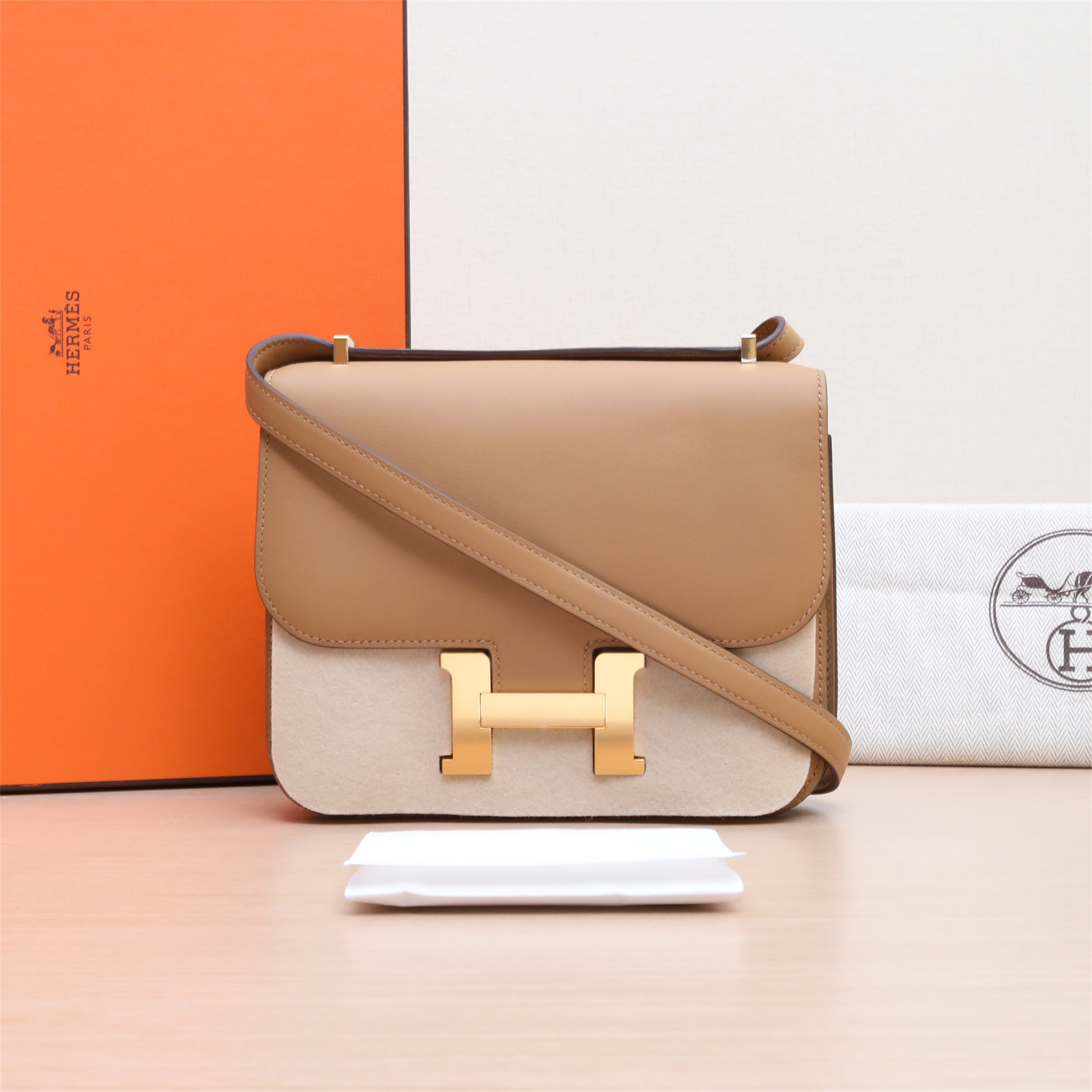 99新 Hermes/爱马仕 小花攀攀康康 19 新饼干色 Swift皮 U刻 金扣