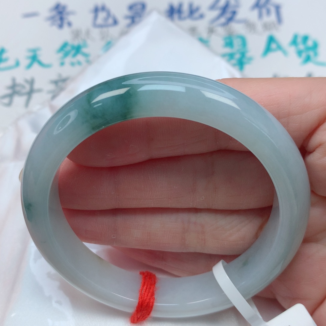 翡翠手镯未镶嵌55.5圈 飘绿花 细腻完整度高推荐