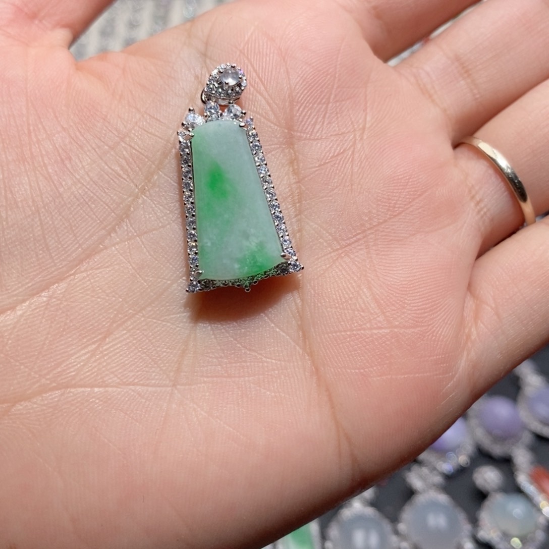 翡翠吊坠(赠链)银S925镶嵌c c c