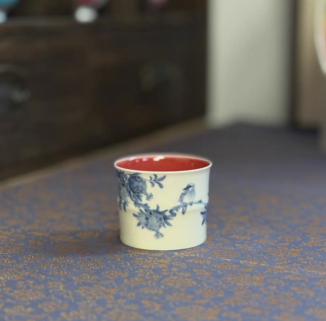 雨香斋-诗文石榴鸟竹节杯 景德镇手工诗文石榴鸟竹节杯