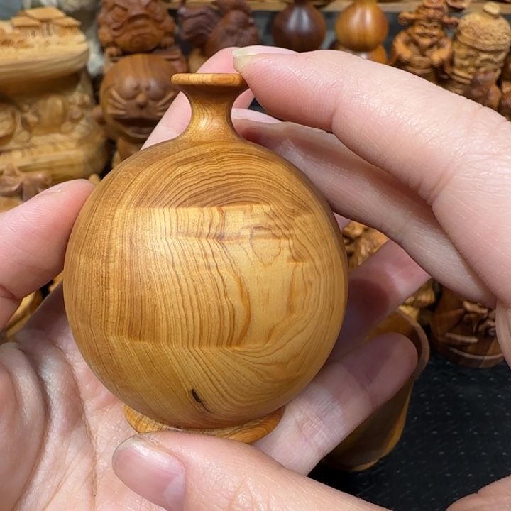 纵****有机玻璃瑕疵花瓶一个