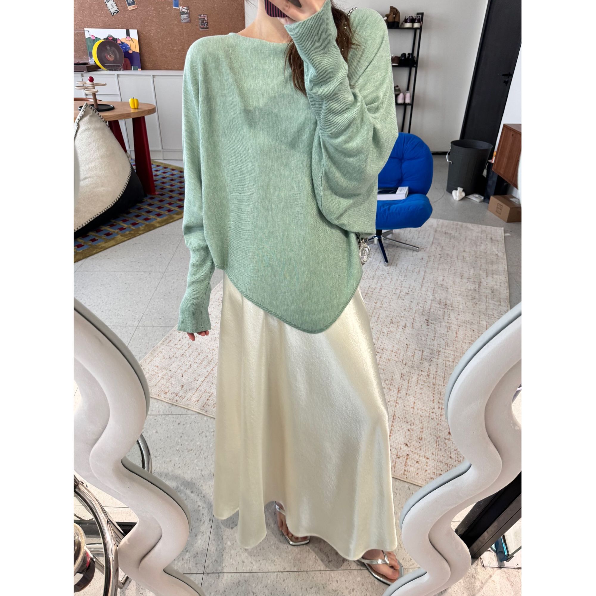 晶咕【柏林之恋】下摆不规则套头蝙蝠衫袖针织上衣