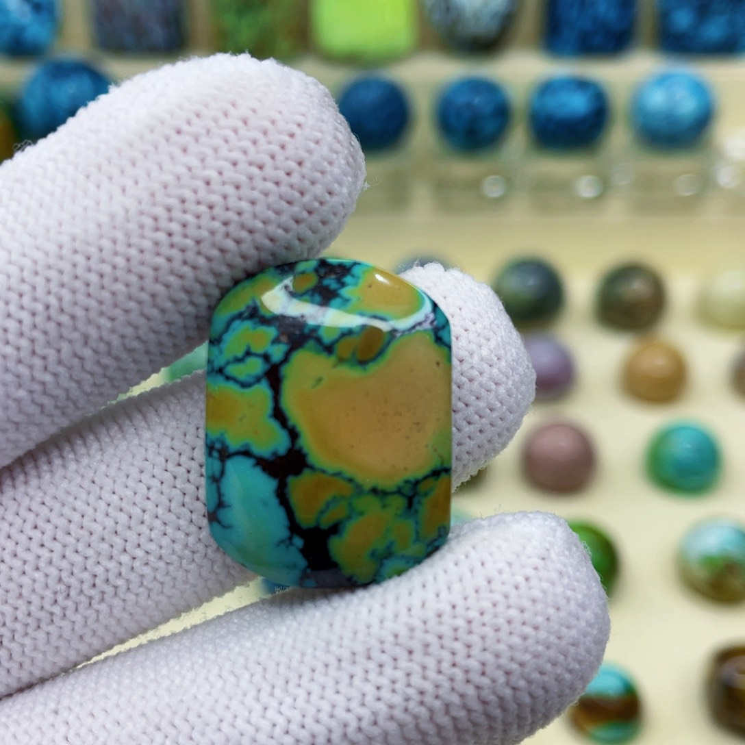 未镶嵌绿松石颈饰