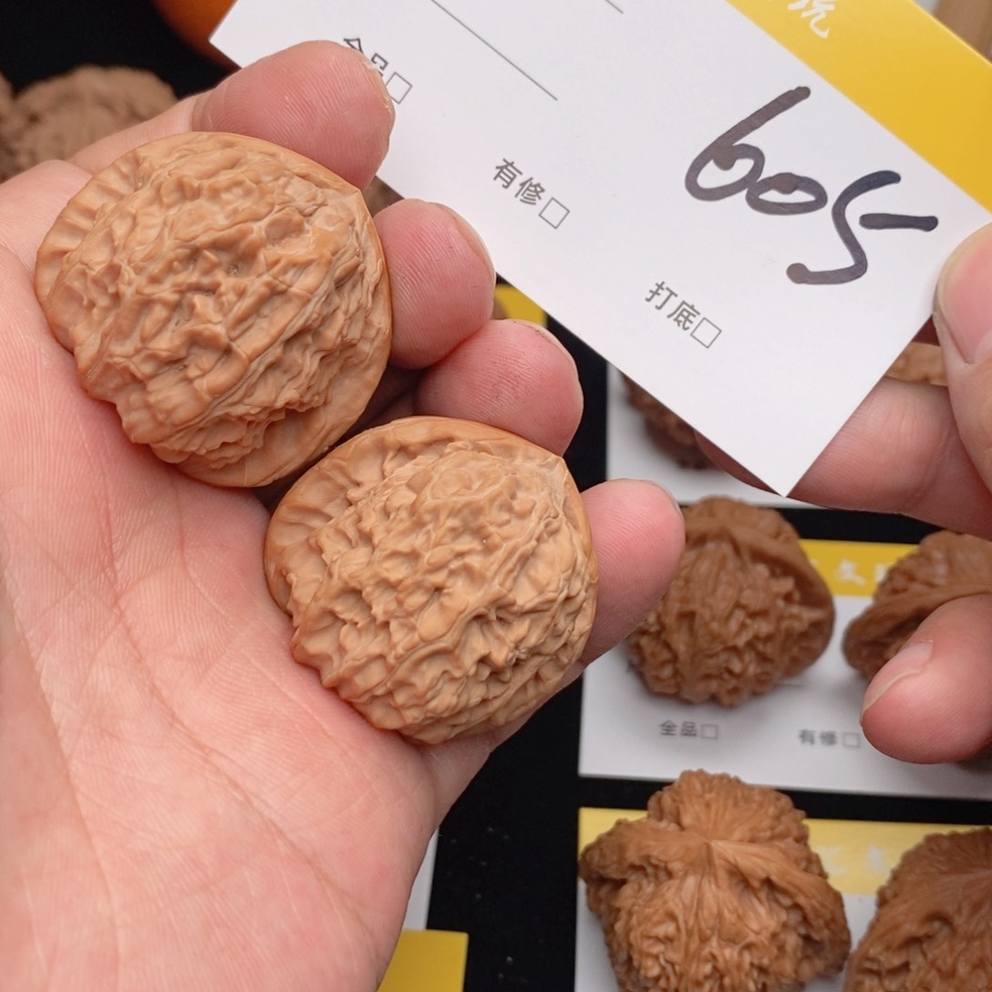 文玩核桃吊坠37三角白605