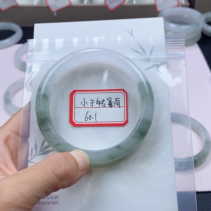 未镶嵌手镯石英质玉
