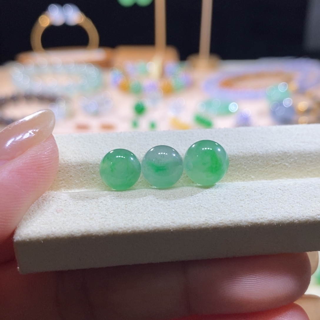 翡翠未镶嵌颈饰翡翠冰绿珠一组