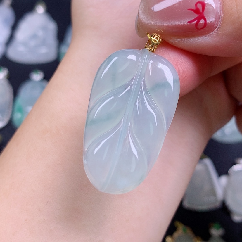 【闪购商品】翡翠18K金镶嵌颈饰叶子