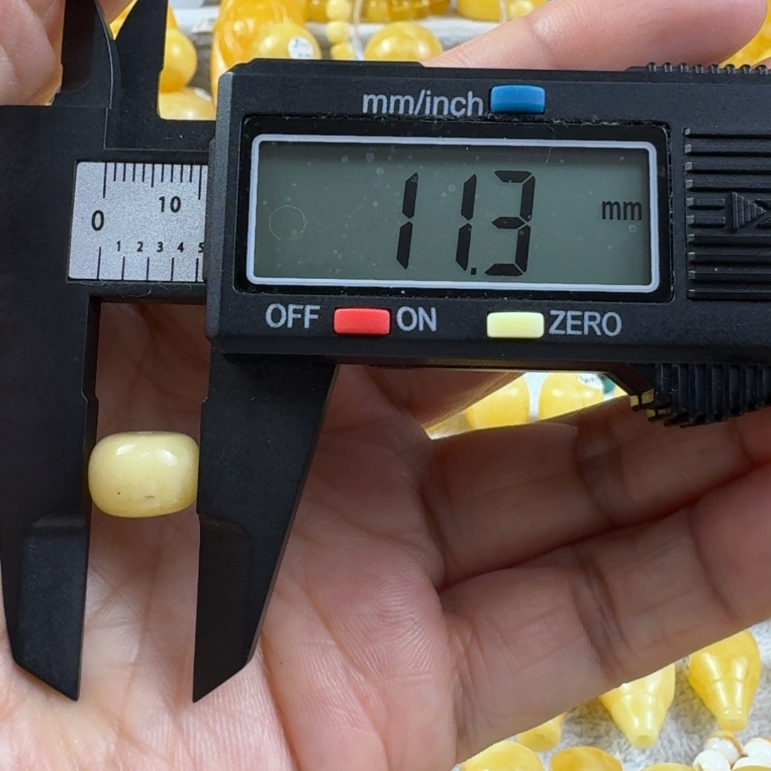 蜜蜡未镶嵌裸石20杂