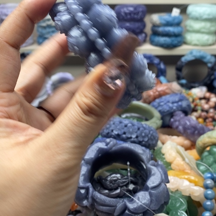 未镶嵌手镯石英岩玉