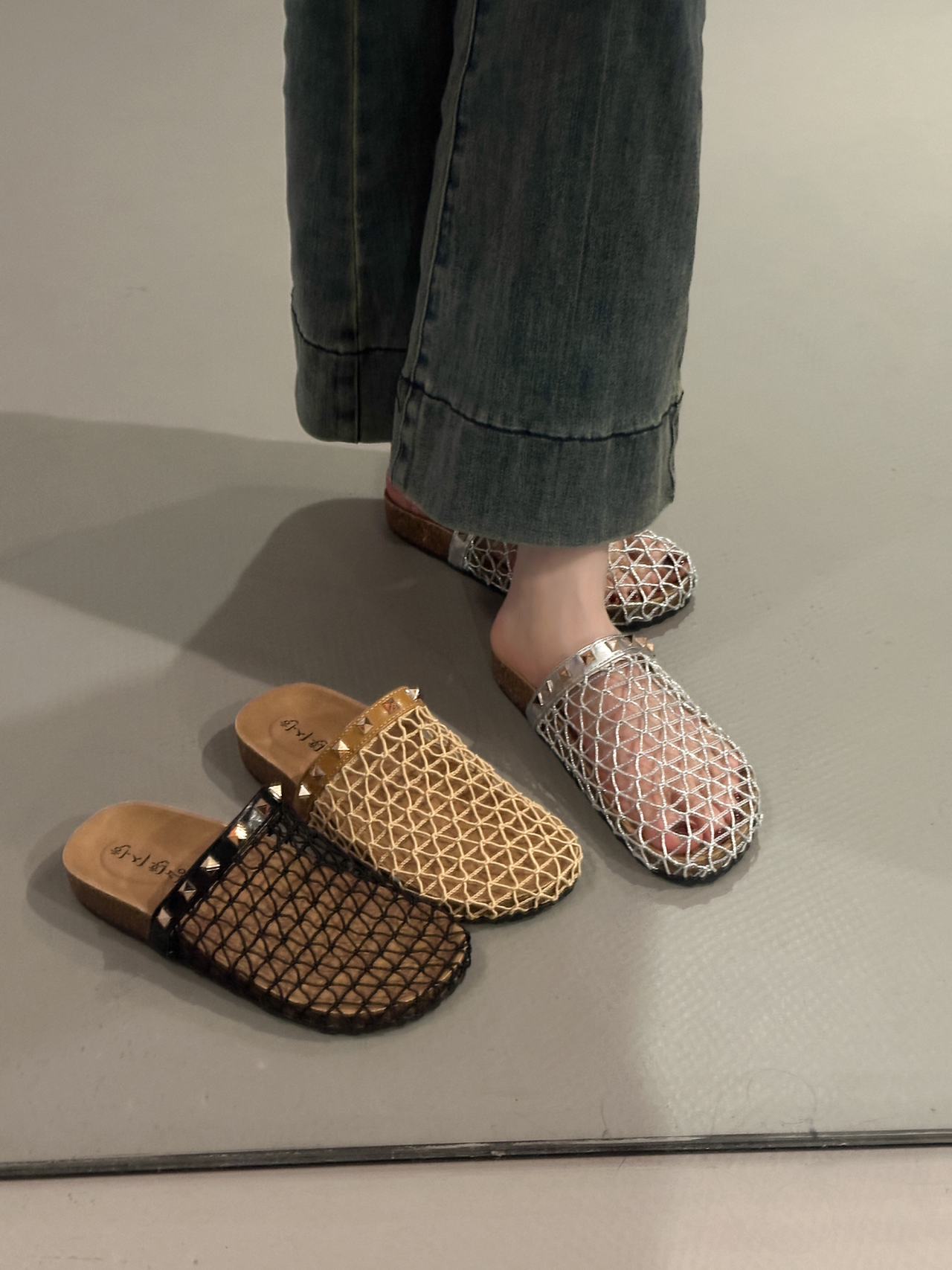 李李小众编织铆钉镂空网纱凉拖鞋女夏季外穿软底防滑海边沙滩半拖