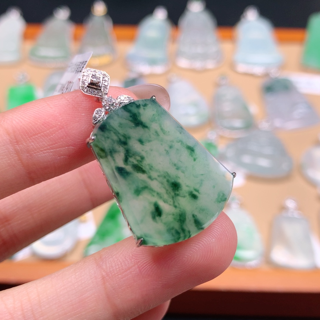 翡翠颈饰18K金镶嵌D*无事牌