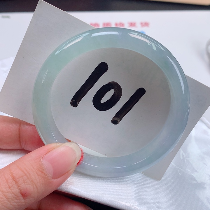 翡翠手镯未镶嵌正